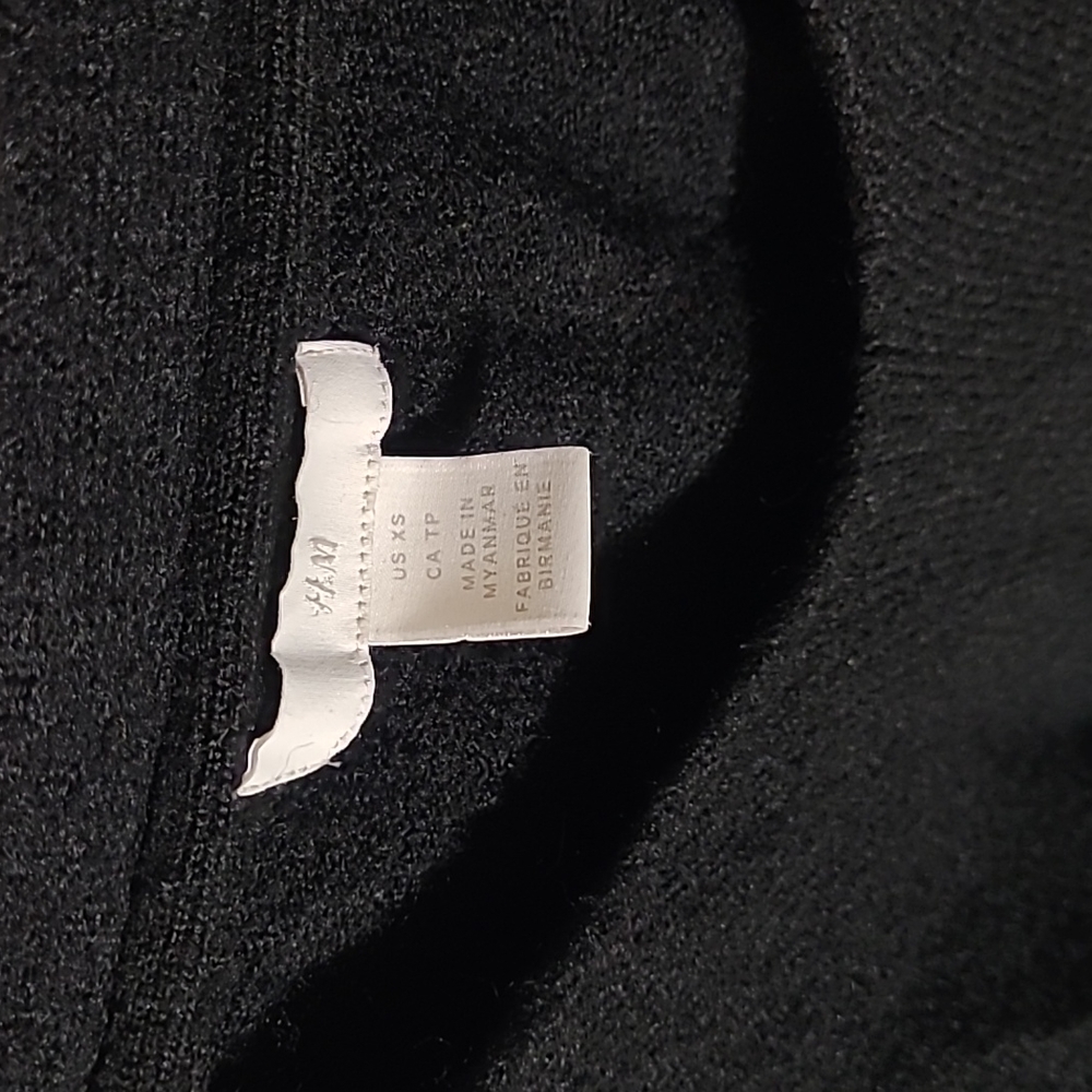 H&M Sweater - Picture 2 of 4